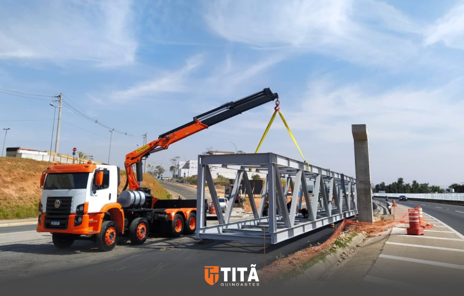 TITÃ GUINDASTES 