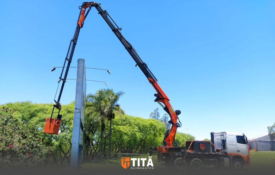 TITÃ GUINDASTES 
