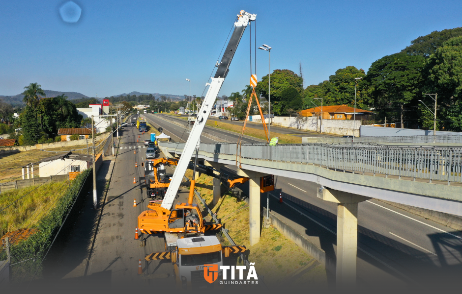 TITÃ GUINDASTES 